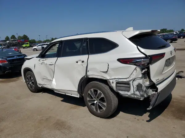 5TDHZRBH1MS540296 2021 TOYOTA HIGHLANDER - Image 2