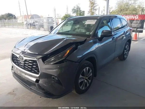 5TDHZRBH1MS557213 2021 TOYOTA HIGHLANDER - Image 2