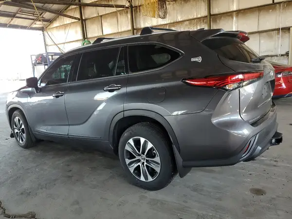 5TDHZRBH1NS163115 2022 TOYOTA HIGHLANDER - Image 2