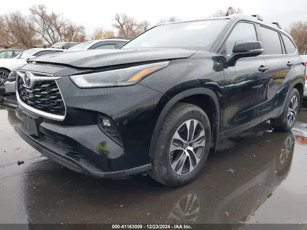 5TDHZRBH1NS178018 2022 TOYOTA HIGHLANDER - Image 2