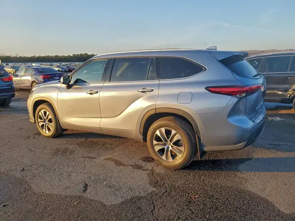 5TDHZRBH1NS185664 2022 TOYOTA HIGHLANDER - Image 2