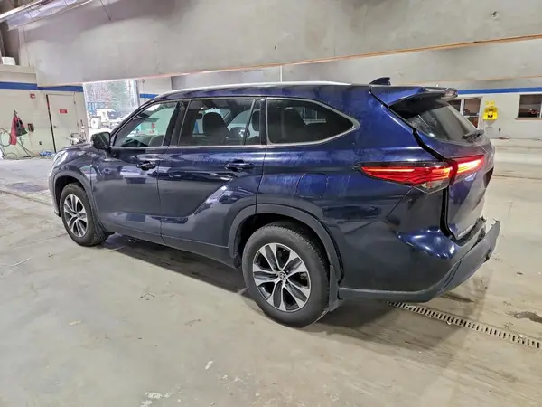 5TDHZRBH1NS204553 2022 TOYOTA HIGHLANDER - Image 2