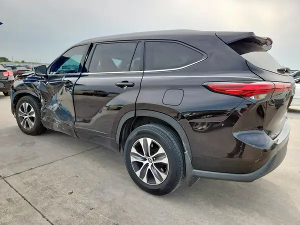 5TDHZRBH1NS228013 2022 TOYOTA HIGHLANDER - Image 2