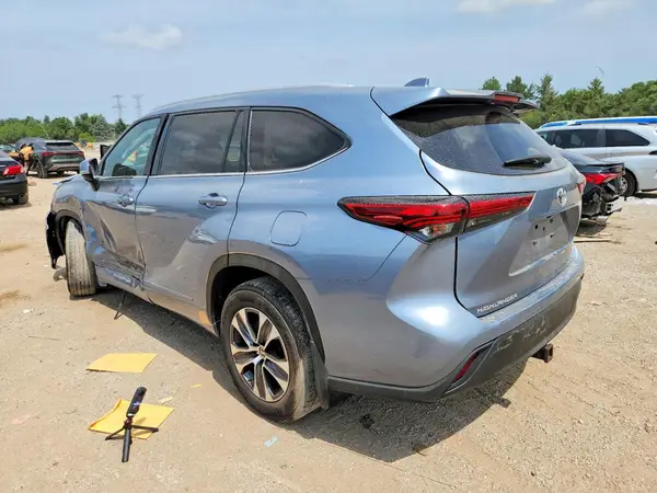 5TDHZRBH1NS232465 2022 TOYOTA HIGHLANDER - Image 2