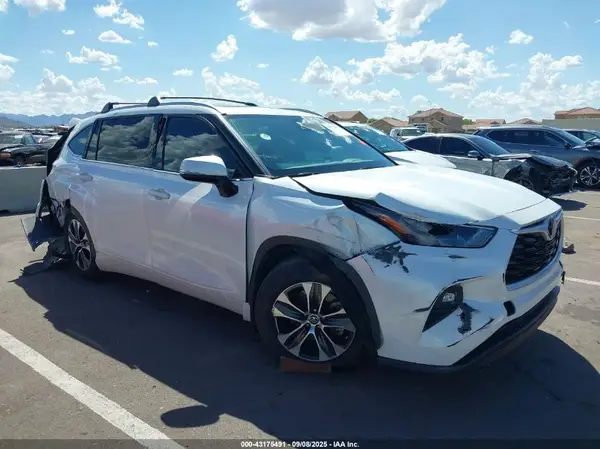 5TDHZRBH1NS235916 2022 TOYOTA HIGHLANDER - Image 1