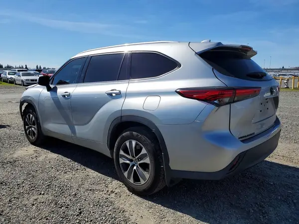 5TDHZRBH1NS255793 2022 TOYOTA HIGHLANDER - Image 2