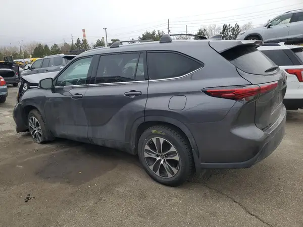 5TDHZRBH1NS562459 2022 TOYOTA HIGHLANDER - Image 2