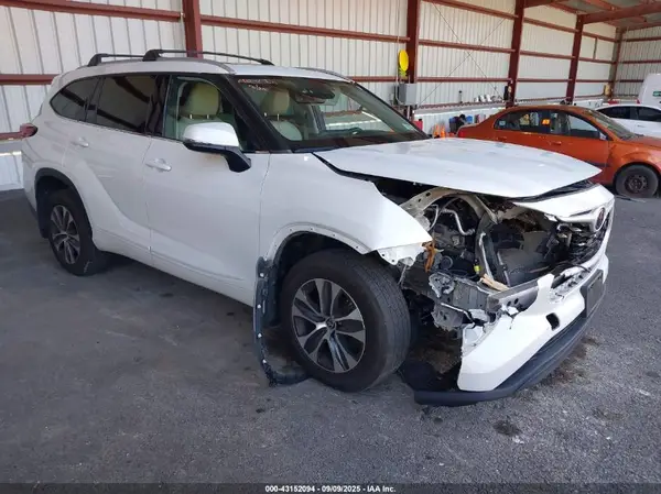 5TDHZRBH1NS566219 2022 TOYOTA HIGHLANDER - Image 1
