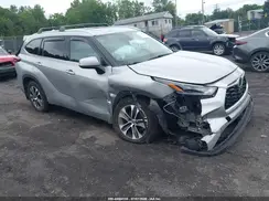 5TDHZRBH1NS569119 2022 TOYOTA HIGHLANDER