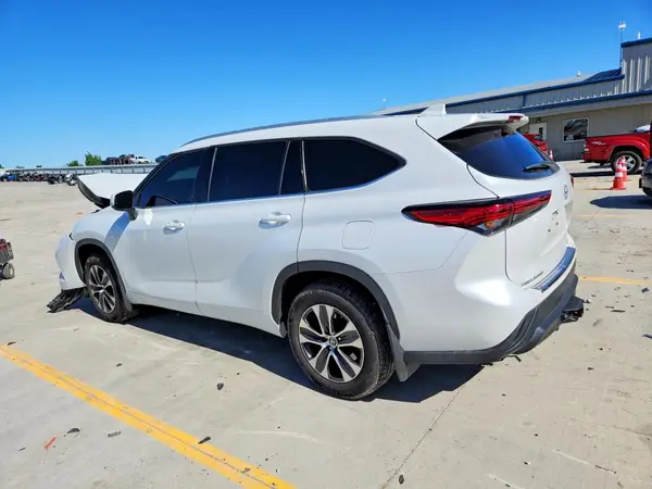 5TDHZRBH1NS573929 2022 TOYOTA HIGHLANDER - Image 2
