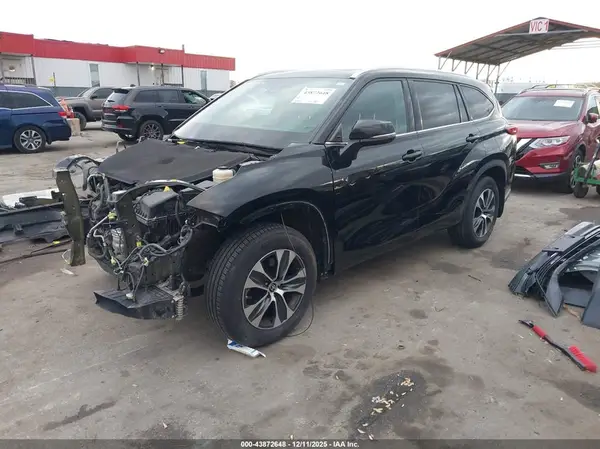 5TDHZRBH2LS512182 2020 TOYOTA HIGHLANDER - Image 2