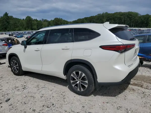 5TDHZRBH2LS514918 2020 TOYOTA HIGHLANDER - Image 2