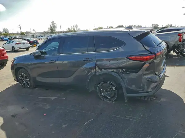 5TDHZRBH2LS521223 2020 TOYOTA HIGHLANDER - Image 2