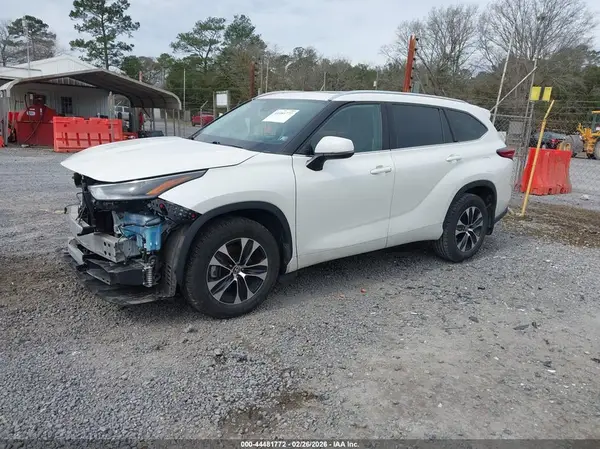 5TDHZRBH2MS057626 2021 TOYOTA HIGHLANDER - Image 2