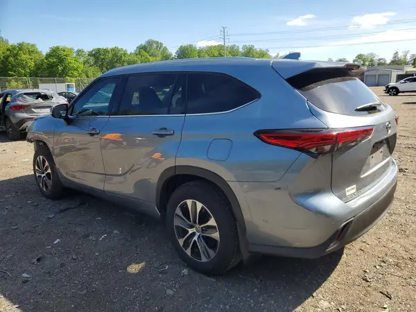 5TDHZRBH2MS070781 2021 TOYOTA HIGHLANDER - Image 2