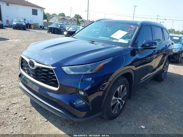 5TDHZRBH2MS073633 2021 TOYOTA HIGHLANDER - Image 2
