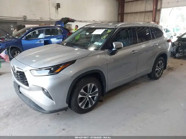 5TDHZRBH2MS092229 2021 TOYOTA HIGHLANDER - Image 2