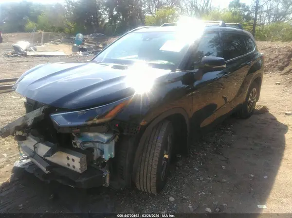 5TDHZRBH2MS098936 2021 TOYOTA HIGHLANDER - Image 2