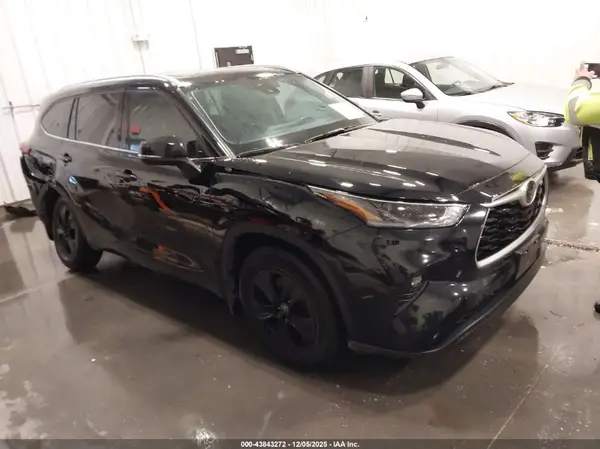 5TDHZRBH2MS100250 2021 TOYOTA HIGHLANDER - Image 1