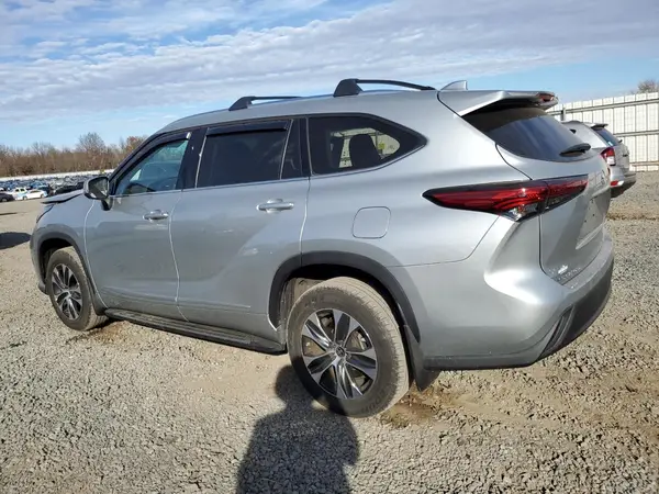 5TDHZRBH2MS114830 2021 TOYOTA HIGHLANDER - Image 2