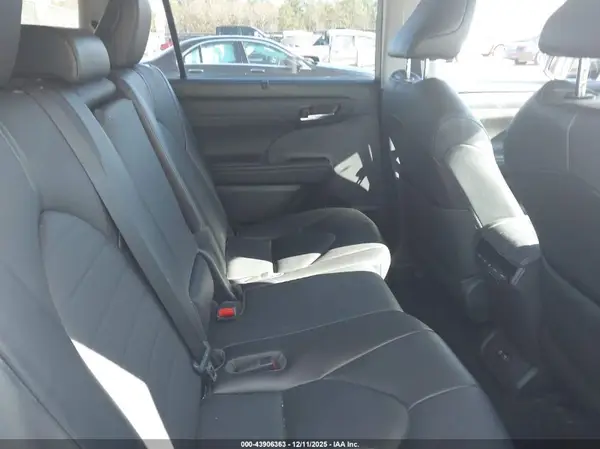 5TDHZRBH2MS115489 2021 TOYOTA HIGHLANDER - Image 8