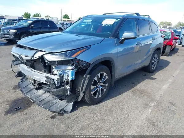 5TDHZRBH2MS124631 2021 TOYOTA HIGHLANDER - Image 2