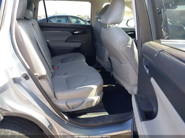 5TDHZRBH2MS124631 2021 TOYOTA HIGHLANDER - Image 8