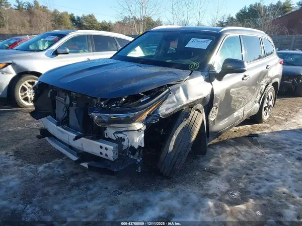 5TDHZRBH2MS557155 2021 TOYOTA HIGHLANDER - Image 2
