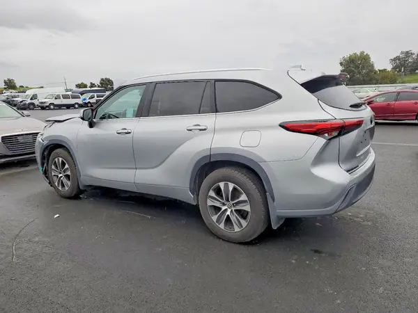 5TDHZRBH2MS557236 2021 TOYOTA HIGHLANDER - Image 2