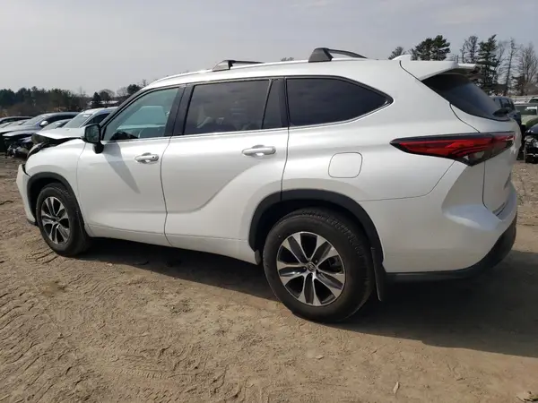 5TDHZRBH2NS161082 2022 TOYOTA HIGHLANDER - Image 2