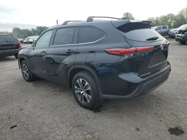 5TDHZRBH2NS163446 2022 TOYOTA HIGHLANDER - Image 2