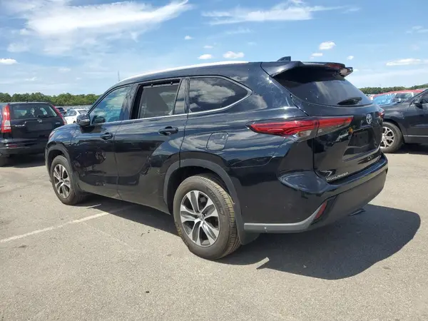 5TDHZRBH2NS175693 2022 TOYOTA HIGHLANDER - Image 2