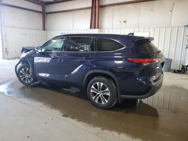 5TDHZRBH2NS180537 2022 TOYOTA HIGHLANDER - Image 2