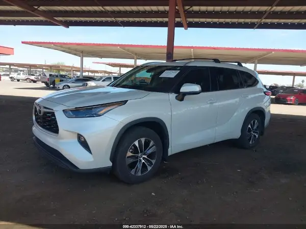 5TDHZRBH2NS185236 2022 TOYOTA HIGHLANDER - Image 2