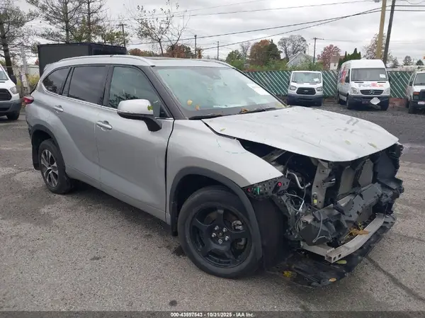 5TDHZRBH2NS204898 2022 TOYOTA HIGHLANDER - Image 1