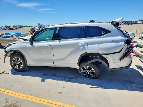 5TDHZRBH2NS214590 2022 TOYOTA HIGHLANDER - Image 2