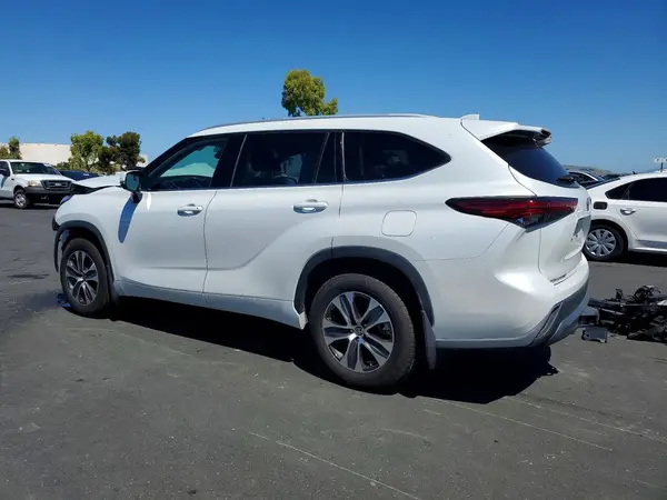 5TDHZRBH2NS221460 2022 TOYOTA HIGHLANDER - Image 2