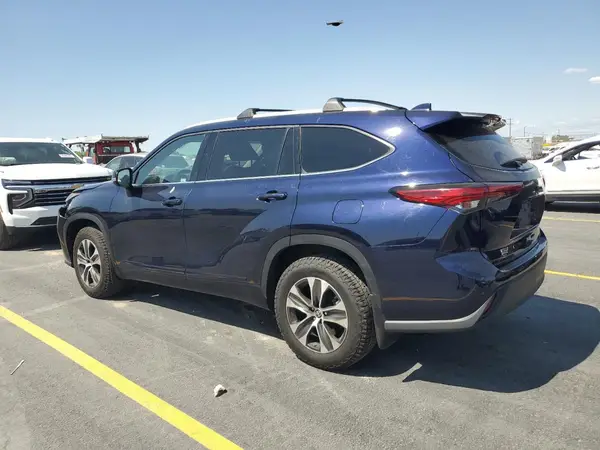 5TDHZRBH2NS241787 2022 TOYOTA HIGHLANDER - Image 2