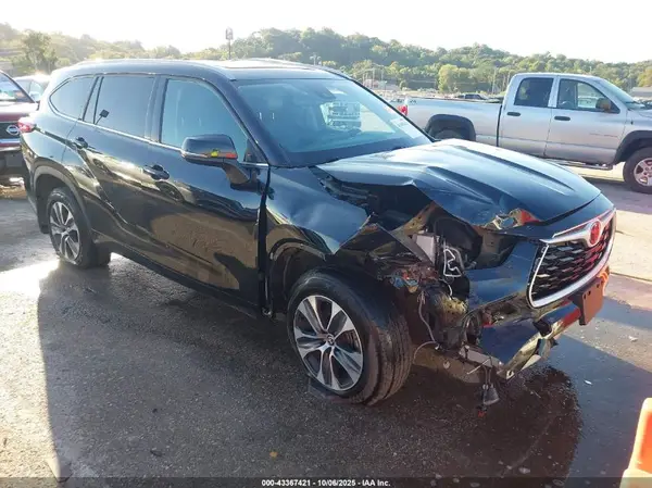 5TDHZRBH2NS247718 2022 TOYOTA HIGHLANDER - Image 1