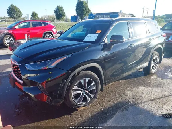 5TDHZRBH2NS247718 2022 TOYOTA HIGHLANDER - Image 2
