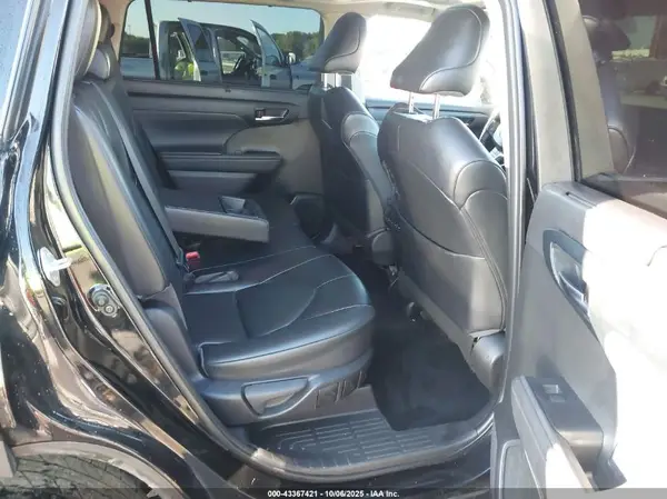 5TDHZRBH2NS247718 2022 TOYOTA HIGHLANDER - Image 8