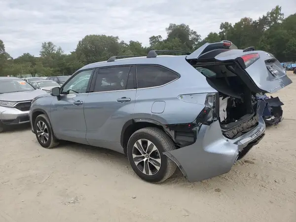 5TDHZRBH2NS251736 2022 TOYOTA HIGHLANDER - Image 2
