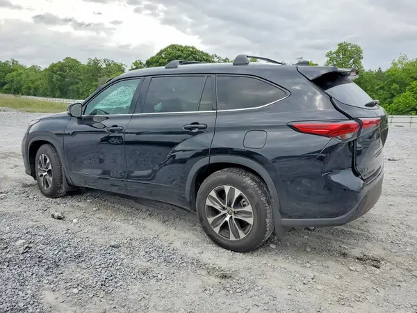 5TDHZRBH2NS578170 2022 TOYOTA HIGHLANDER - Image 2
