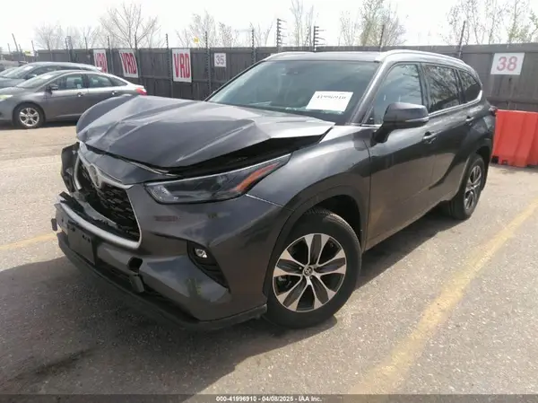 5TDHZRBH2NS591520 2022 TOYOTA HIGHLANDER - Image 2