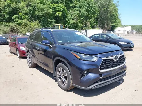 5TDHZRBH2NS597527 2022 TOYOTA HIGHLANDER - Image 1