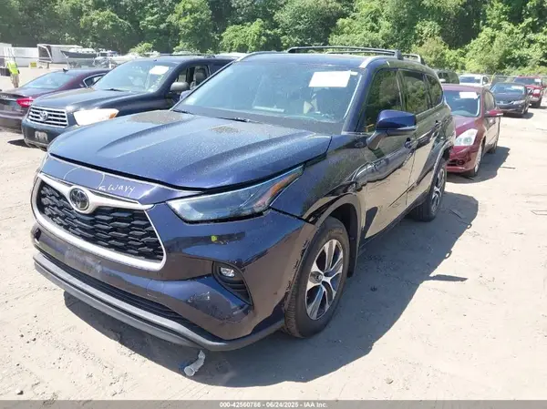 5TDHZRBH2NS597527 2022 TOYOTA HIGHLANDER - Image 2