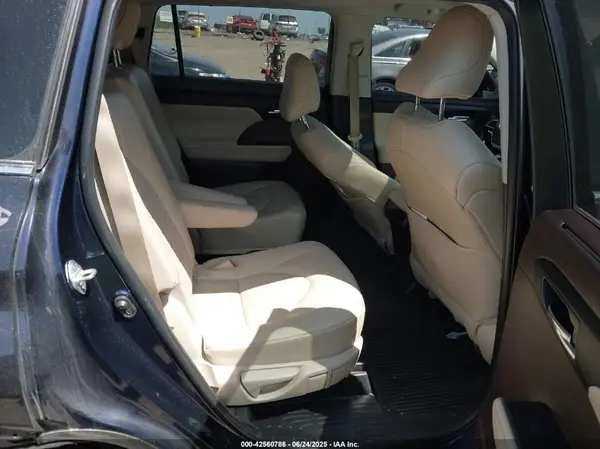 5TDHZRBH2NS597527 2022 TOYOTA HIGHLANDER - Image 8
