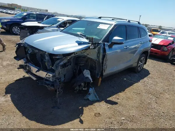 5TDHZRBH3LS020065 2020 TOYOTA HIGHLANDER - Image 2