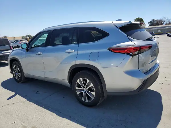 5TDHZRBH3LS028246 2020 TOYOTA HIGHLANDER - Image 2