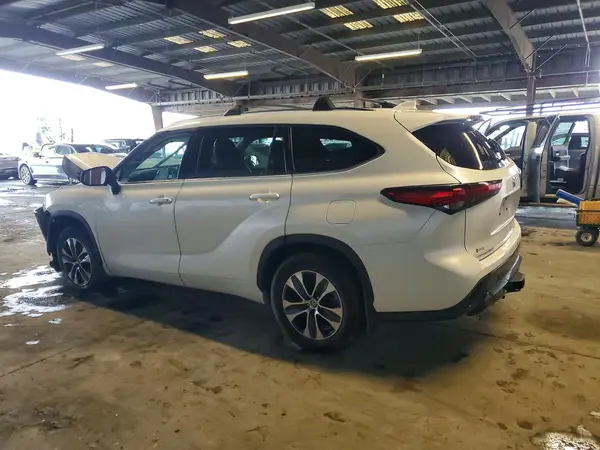 5TDHZRBH3LS501739 2020 TOYOTA HIGHLANDER - Image 2